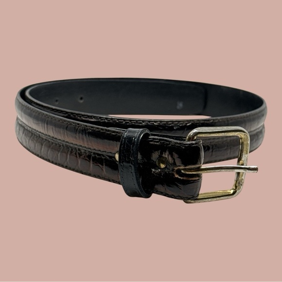 Accessories - Embossed Leather (?) Dark Brown/Black Belt 1.25” W x 33” L Gold Buckle